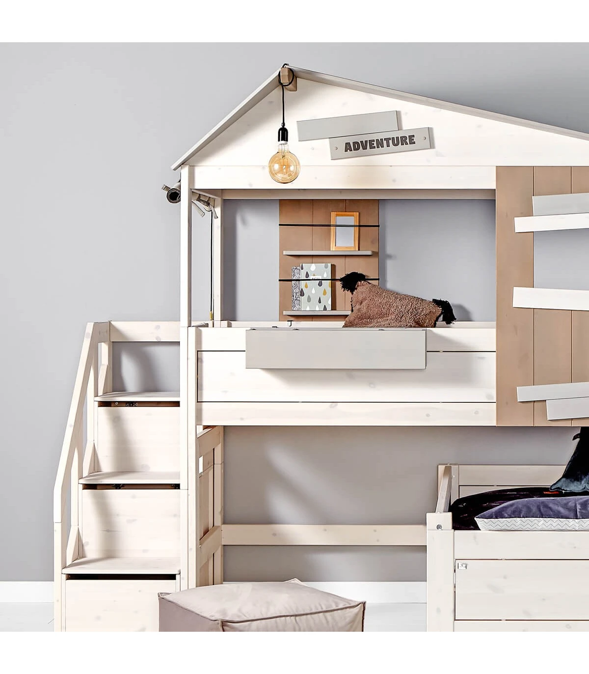 Cabin bed store with hideout