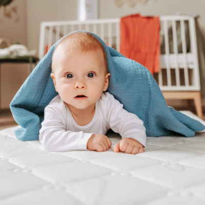 Träumeland Babydecke aus Musselin hellblau 75 x 100 cm